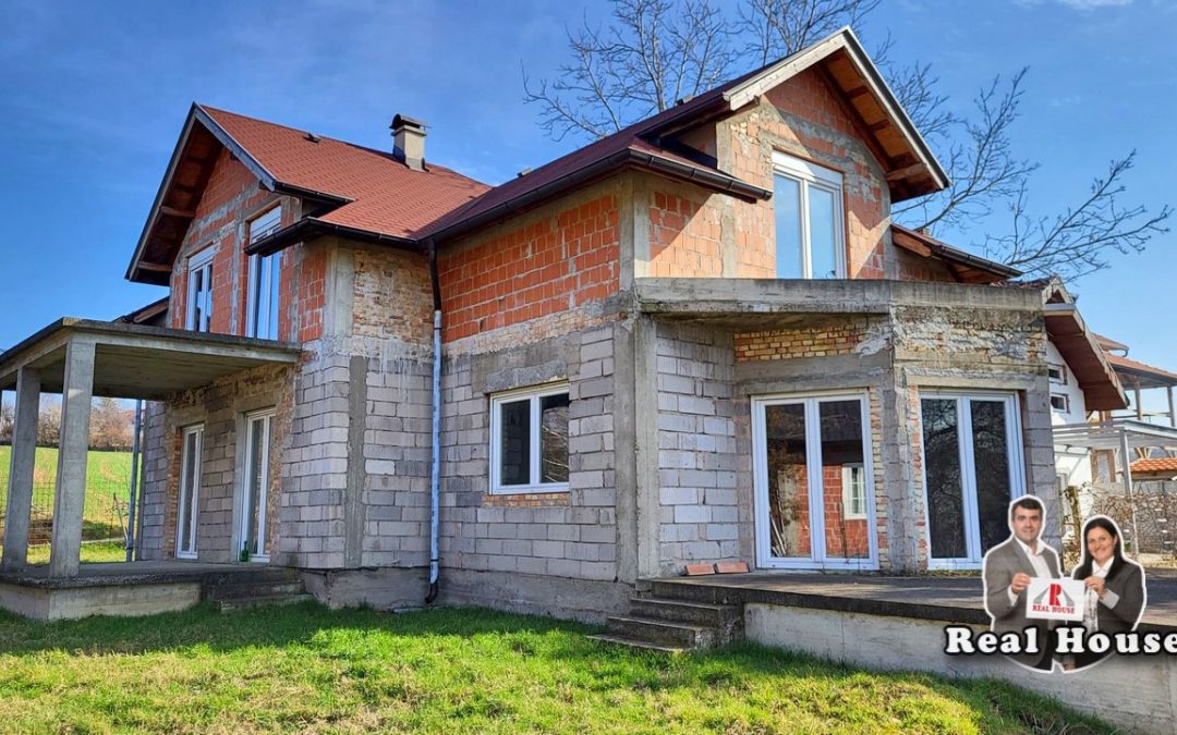 Kuća u Sremskoj Kamenici da je završite po svom ukusu i živite blizu grada