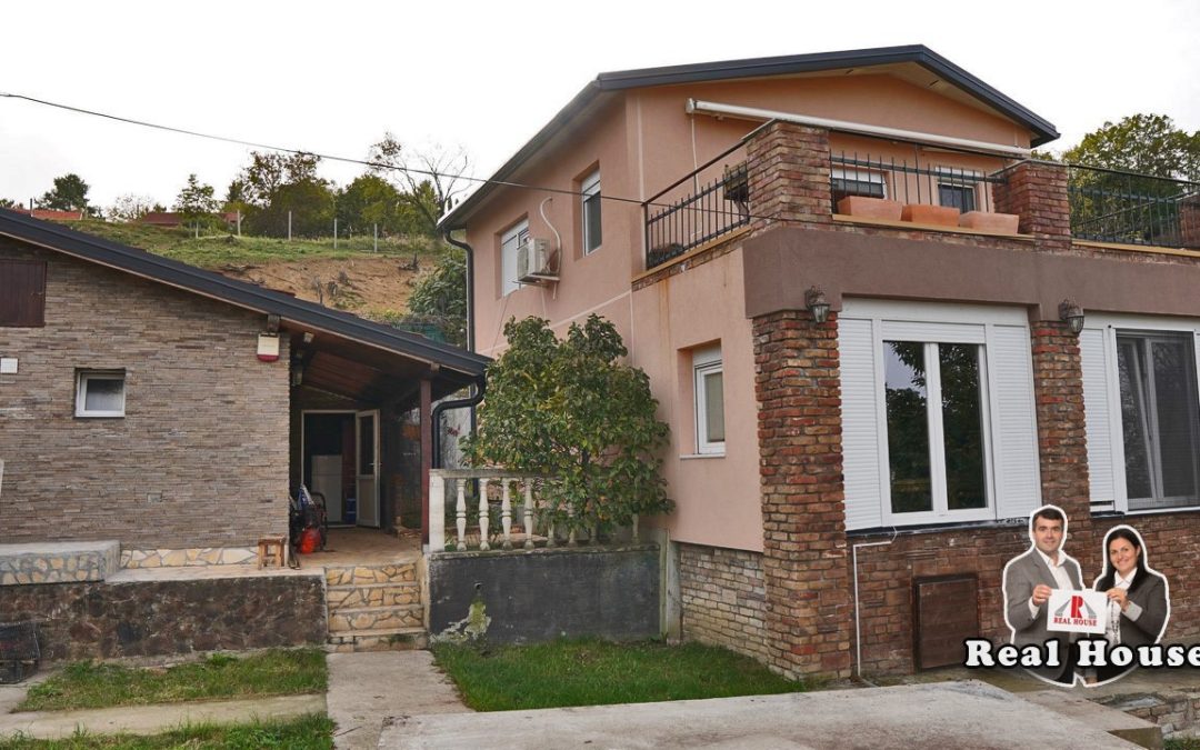 Sremska Kamenica – i kuća i vikendica