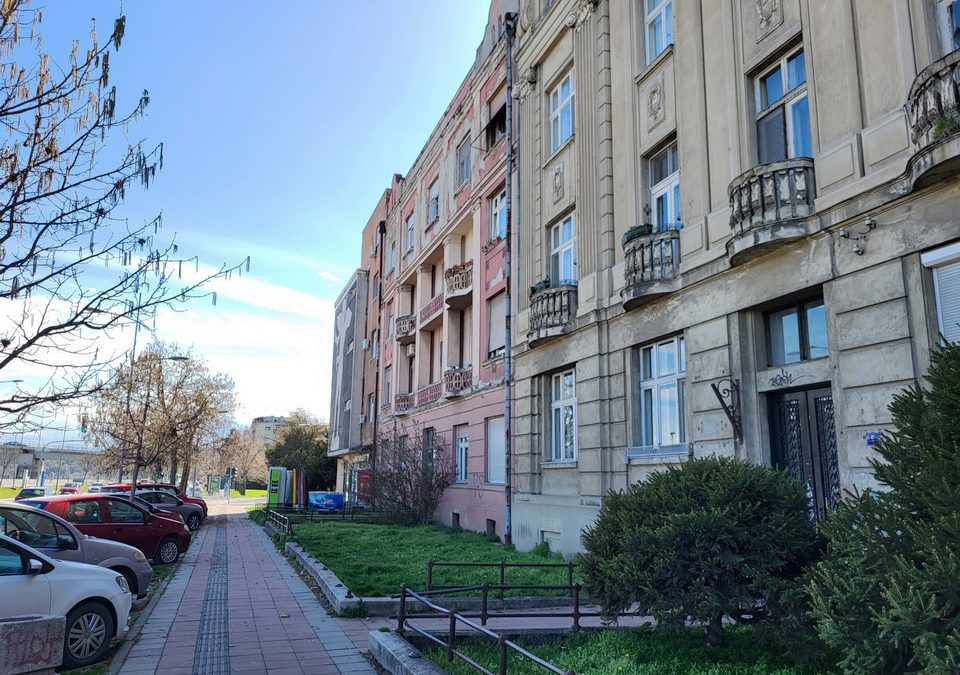 Salonski stan na Keju idealan za poslovni prostor