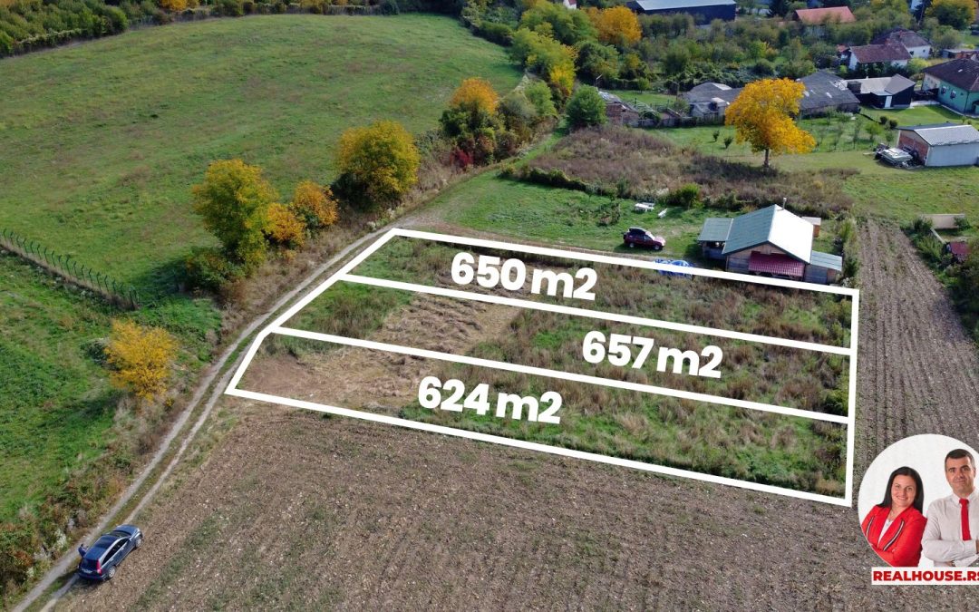 Plac u Vrdniku gde možete izgraditi tri kuće