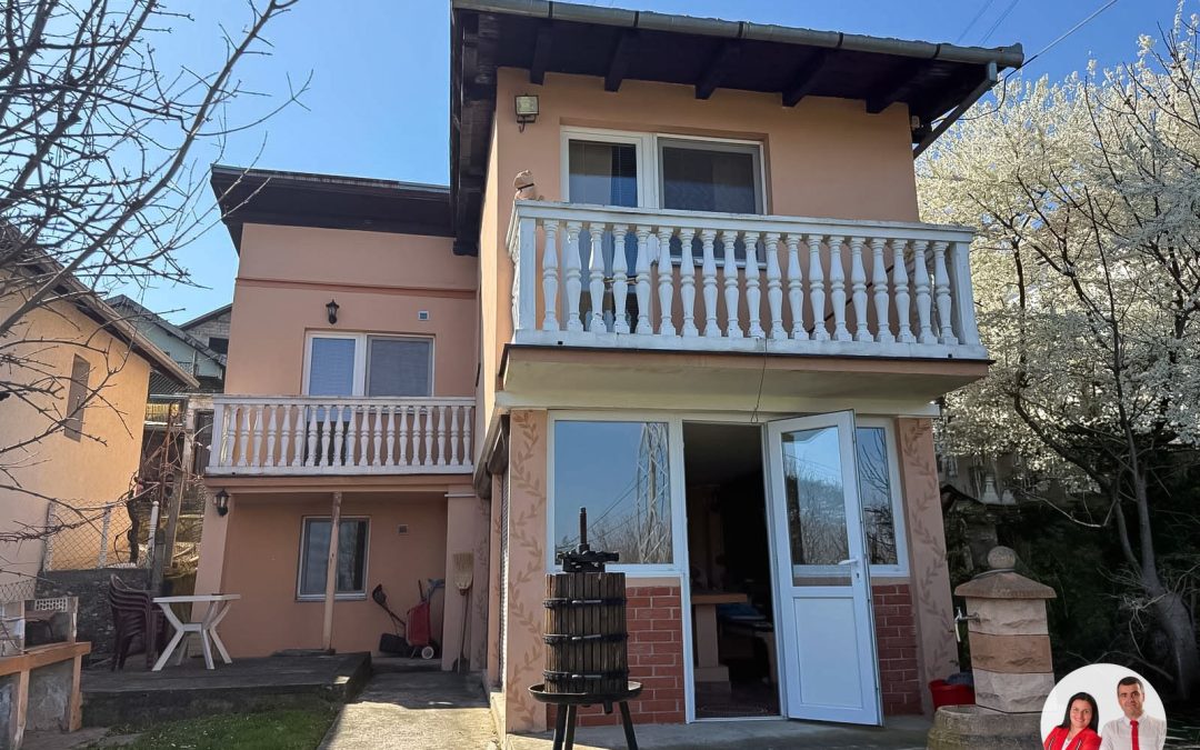 Kuća u Sremskoj Kamenici sa malim dvorištem u naselju Bocke