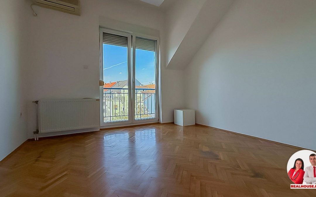 Troetažni stan na Novoj Detelinari